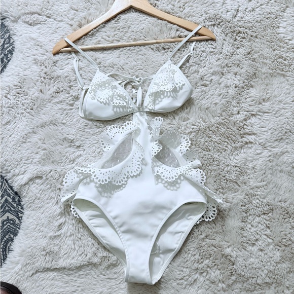 Zimmermann KIRRA LASER CUT FRILL Swim & Resort 1PC Raffle trim swimsuit sz 2-4 - Picture 10 of 17
